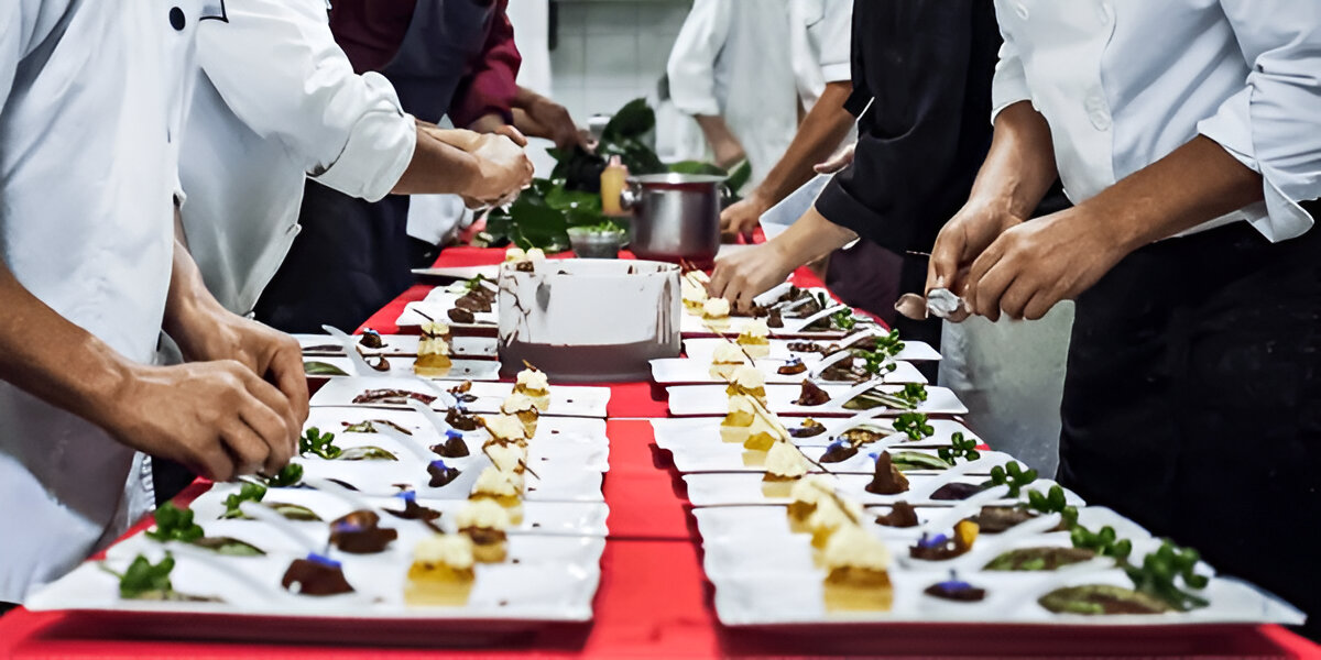 الخبرة اللامحدودة في مجال التموين والخدمات